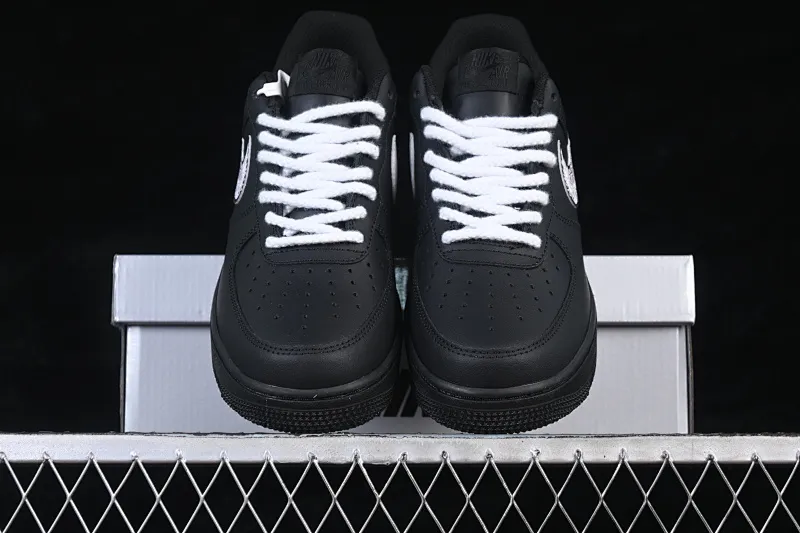 All categories Nk Air Force 1 Air Force series Nk Air Force 1 Low Air Force low top Nike Air Force 1'07 Low Two-dimensional theme Black pattern hook Air Force 1 low-top casual sneakers ZH0316-123